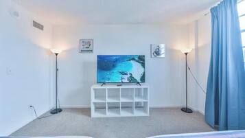 1 habitación, escritorio, tabla de planchar con plancha y wifi gratis