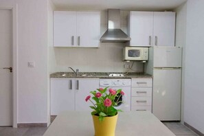 Fridge, toaster