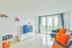 TV - Seaside Getaway - 414 (Sunny Isles Beach)