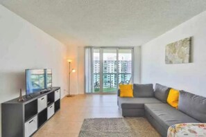 تلفزيون، شاشة كمبيوتر، طابعة