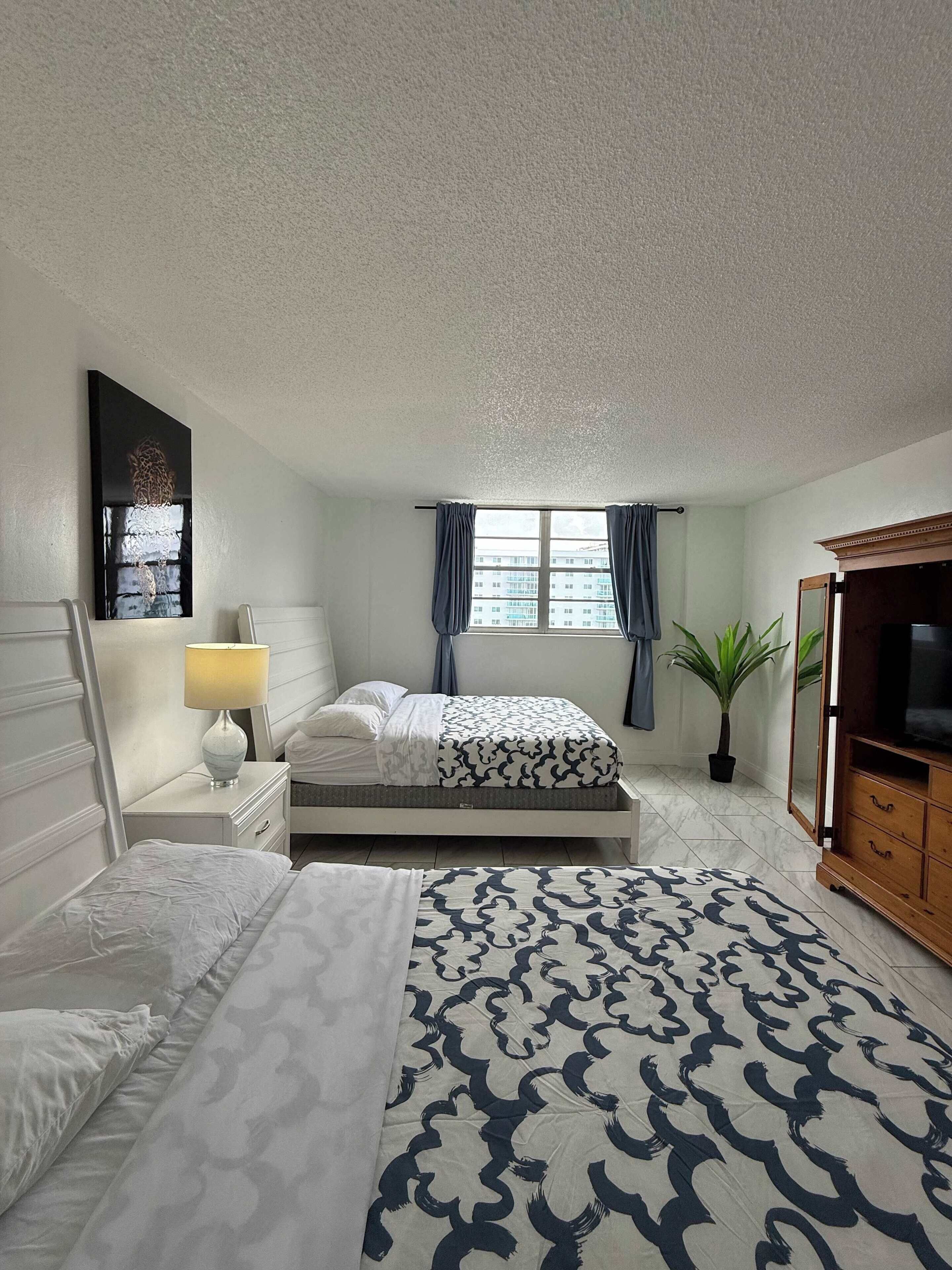 2 bedrooms, desk, iron/ironing board, travel cot