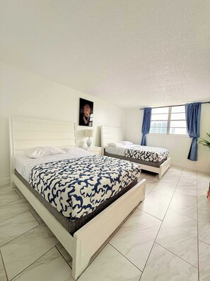 2 Schlafzimmer, Schreibtisch, Bügeleisen/Bügelbrett, Reisekinderbett