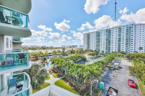 Coastal Elegance Oasis in Sunny Isles STR-01308