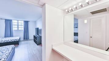 3 bedrooms, desk, iron/ironing board, travel cot