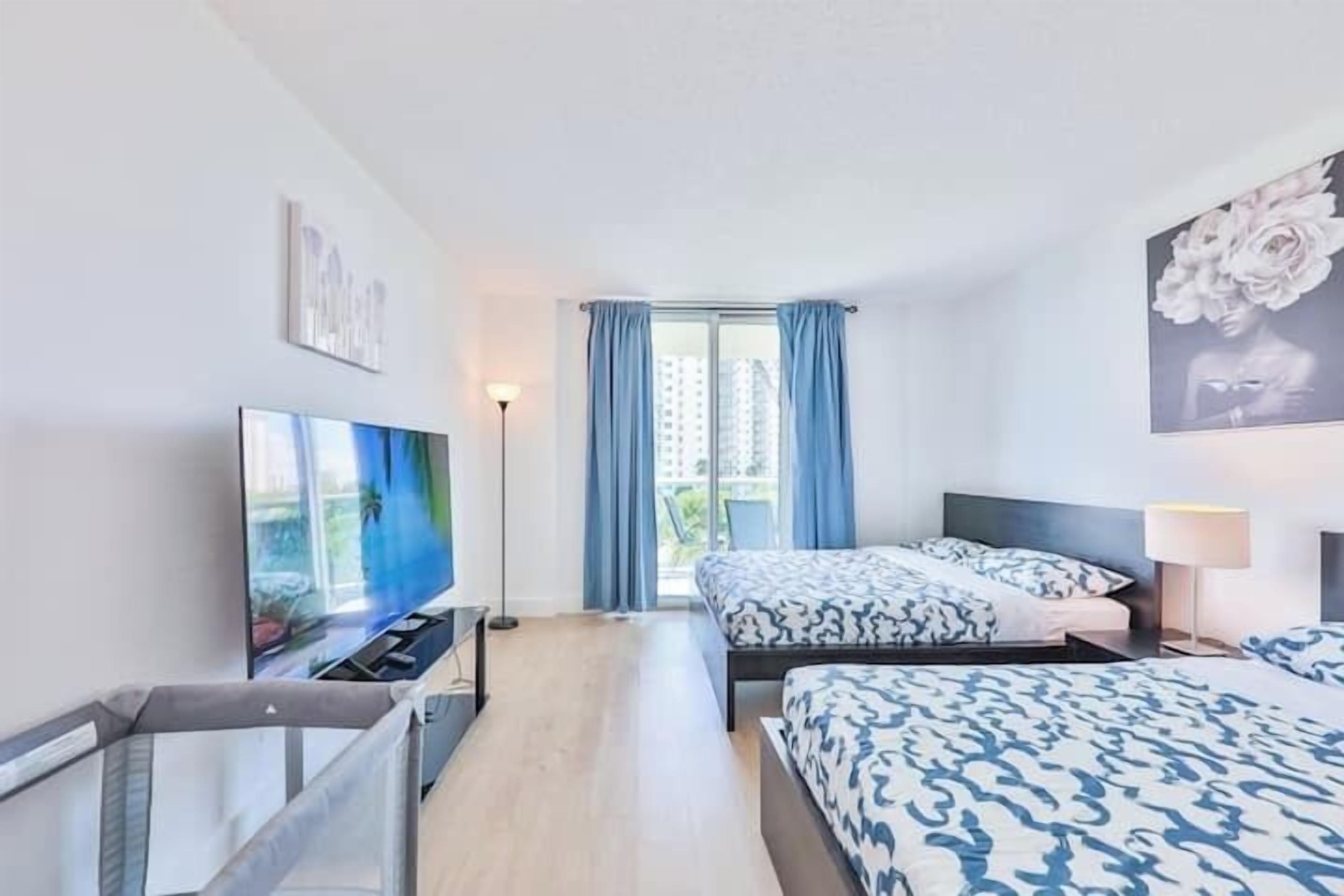 3 bedrooms, desk, iron/ironing board, travel crib