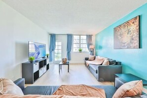 Televisor intel·ligent, taula de tennis de taula i impressores 