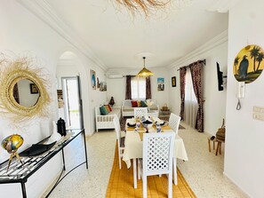 Interior - Villa Bianca - 10 minutes from the beach! (Ghizen)
