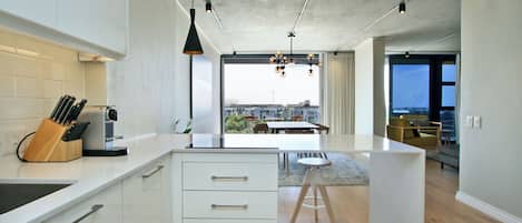 Appartement, balcon, vue ville | Cuisine privée