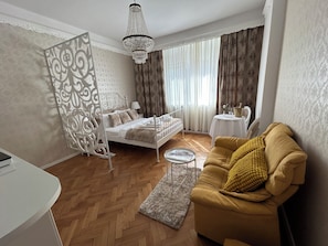 1 Schlafzimmer, BĂŒgeleisen/BĂŒgelbrett, WLAN, BettwĂ€sche