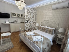 1 Schlafzimmer, BĂŒgeleisen/BĂŒgelbrett, WLAN, BettwĂ€sche
