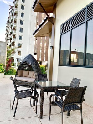 Outdoor dining - Panglao-Island Condo Unit Rental (Dauis)