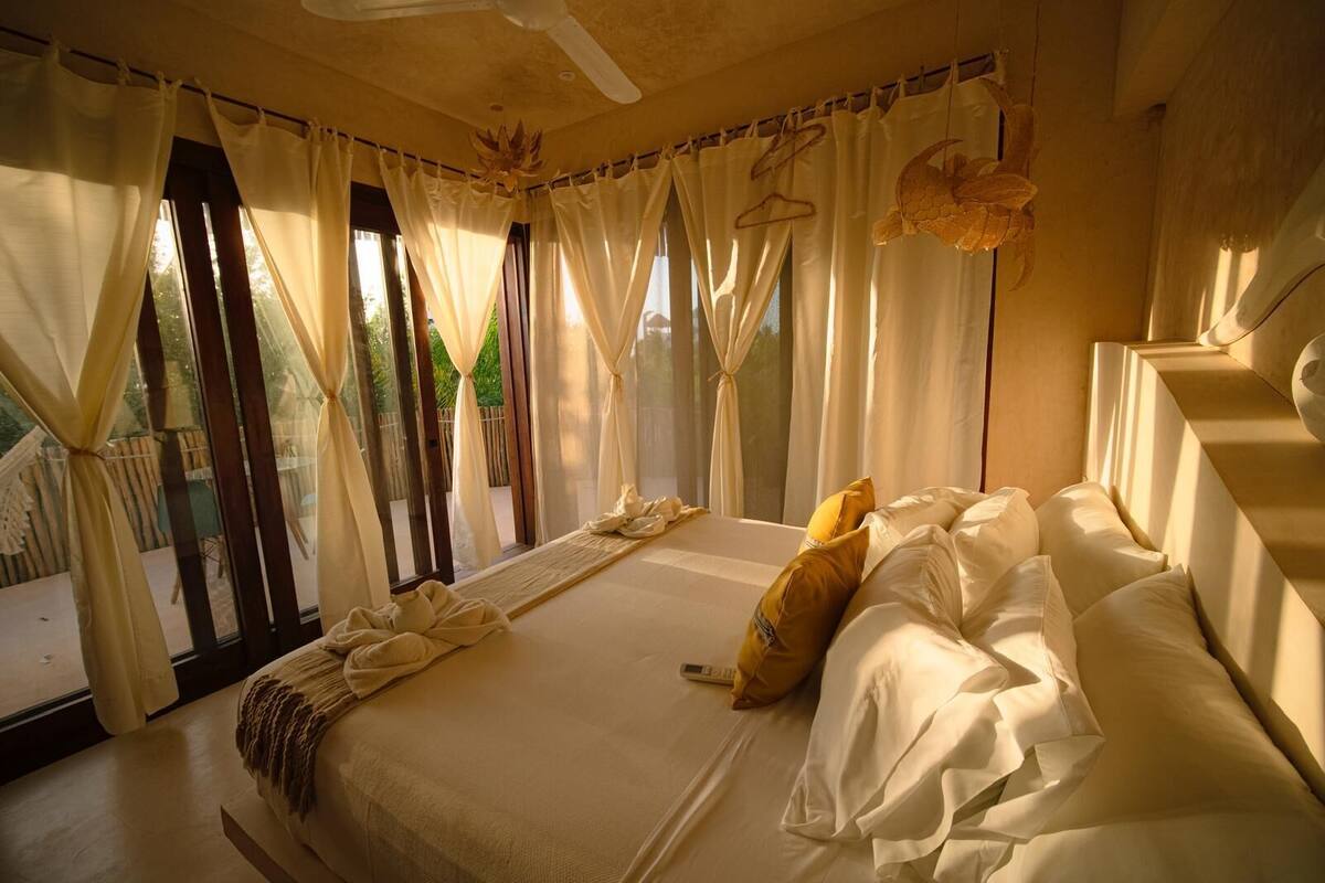 Quarto quádruplo luxo, vista para o jardim | Ferros/tábuas de passar roupa, Wi-Fi de cortesia