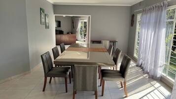 Family Cottage, River View | Dining room