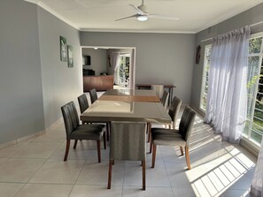 Familie cottage, uitzicht op rivier | Dineerruimte