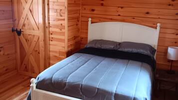 5 bedrooms, desk, free WiFi, bed sheets