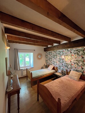 4 chambres, fer et planche à repasser, Wi-Fi, draps fournis