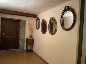 Interni