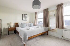 Apartment, Balcony | Hypo-allergenic bedding, iron/ironing board, free WiFi - Stylish Flat in Wandsworth (London)