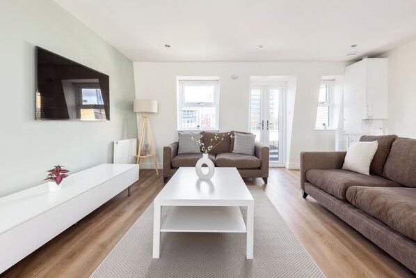 Apartment, Balcony | Living area | 32-inch flat-screen TV with cable channels, Netflix, streaming services