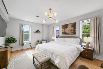 Downtown Boutique Comfort w/ Style- Otter Suite