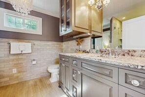 Hair dryer, towels - Stunning Lake Front with outdoor dining, gas fireplace, Wifi, and A/C (Lake Lure)