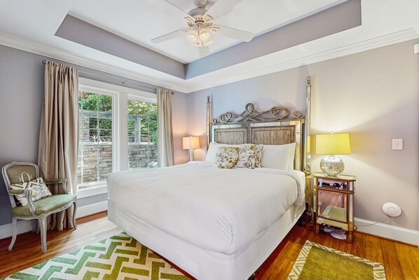 3 bedrooms, internet, bed sheets