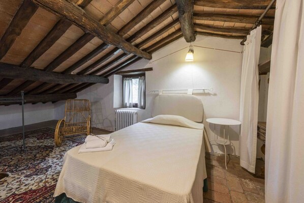 5 bedrooms, iron/ironing board