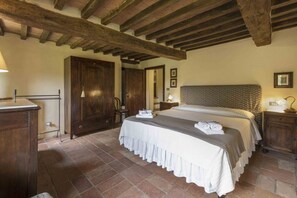 5 bedrooms, iron/ironing board, travel cot - Villa Madonnuccia by MMega (Arezzo & Casentino)