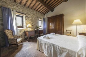 5 habitaciones y tabla de planchar con plancha 