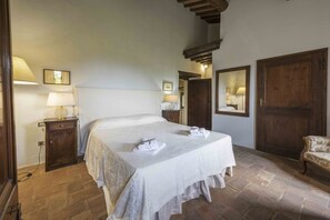 5 bedrooms, iron/ironing board