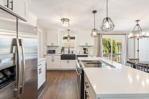 Fridge - West Linn Wanderlust: Your Mid-Term Retreat (West Linn)