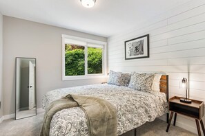 4 bedrooms, bed sheets
