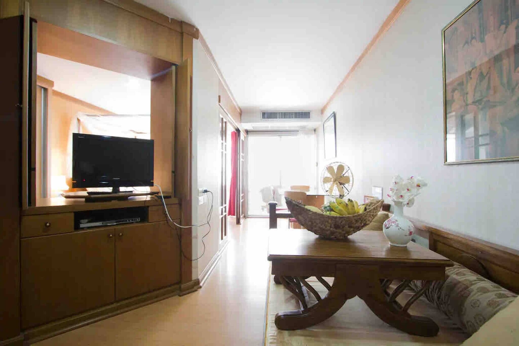 Condo, 1 Bedroom, Smoking, Balcony | Living room