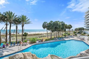 Apartment, Mehrere Betten (Eden West 1004) | Pool | Innenpool, Außenpool