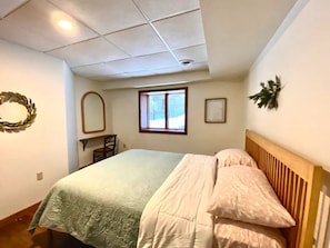 3 chambres, fer et planche à repasser, Wi-Fi, draps fournis