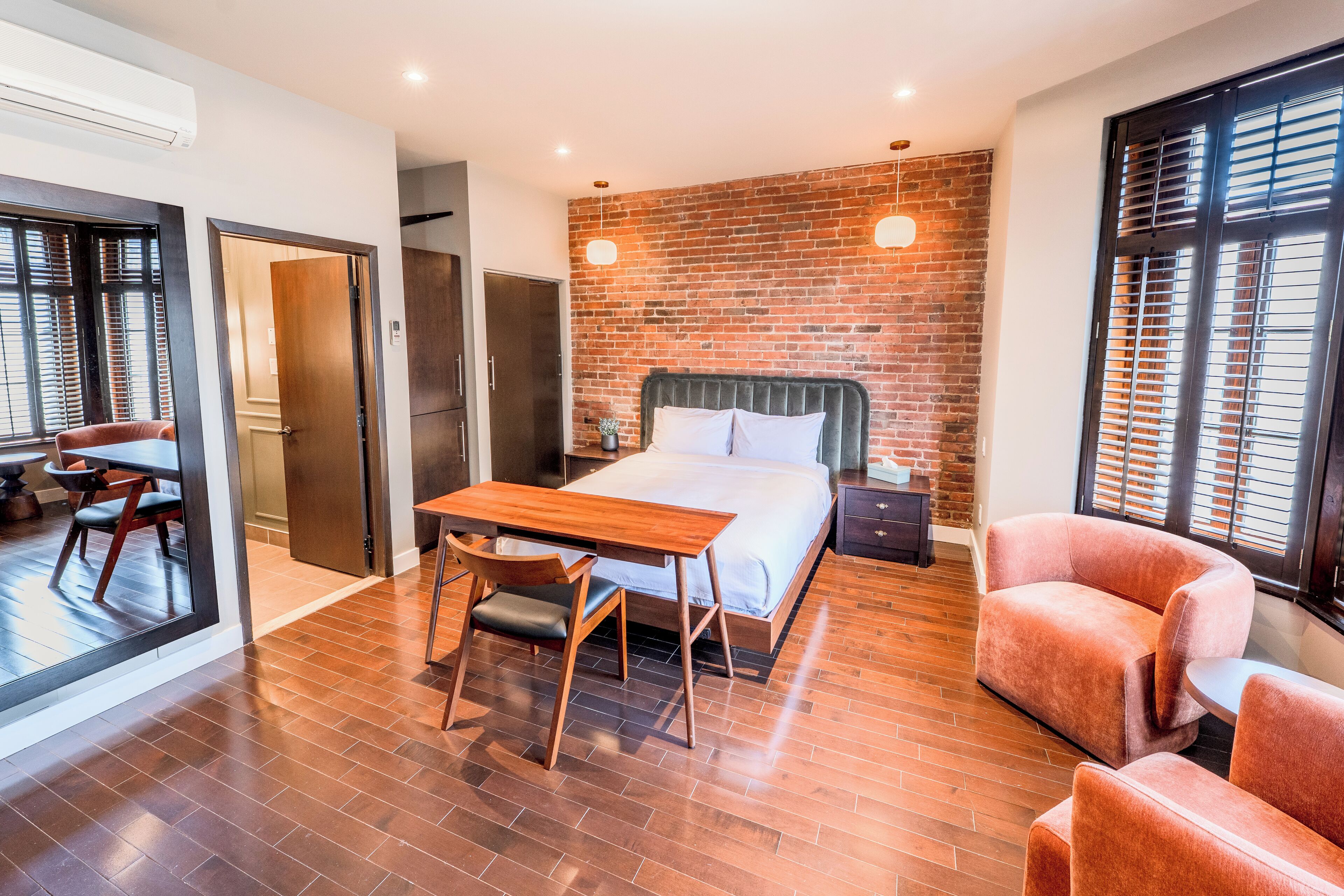 ห้องสวีท | ตู้นิรภัยในห้องพัก, ผ้าม่านกันแสง, เตารีด/โต๊ะรีดผ้า