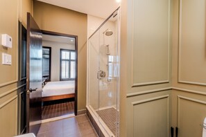 Classic Room | Bathroom - Hôtel Boutique Unique Stays (Montréal)