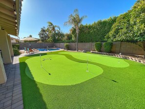 Property grounds - Heated Pool, Putting Green & Arcades in LUXE Home! 3-mi to Waste Management Open (Scottsdale)