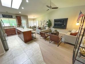Smart TV, video games, books - Heated Pool, Putting Green & Arcades in LUXE Home! 3-mi to Waste Management Open (Scottsdale)