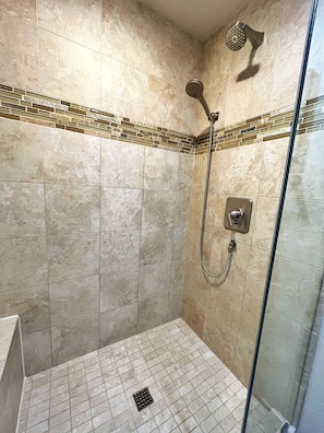 Shower, jetted tub, hair dryer, towels - Heated Pool, Putting Green & Arcades in LUXE Home! 3-mi to Waste Management Open (Scottsdale)