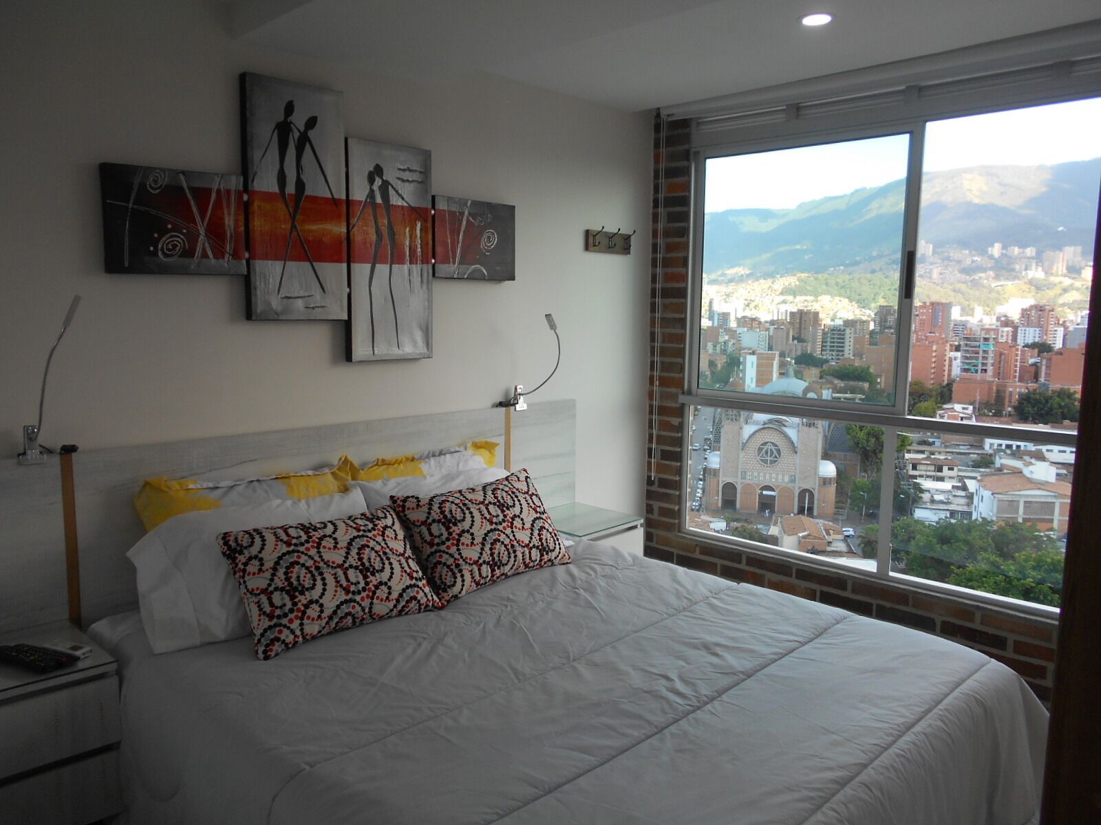 Két bảo mật tại phòng, bàn ủi/dụng cụ ủi quần áo 