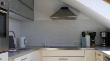 Réfrigérateur, four, plaque de cuisson, lave-vaisselle