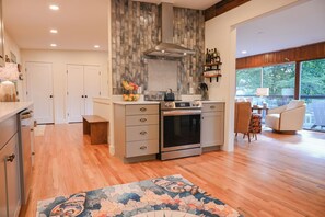 Fridge, microwave, oven, stovetop - Bearfoot Hideaway: 5/3 in Black Mountain, 4+ acres, <5 min. to town. Pets YES!. (Black Mountain)