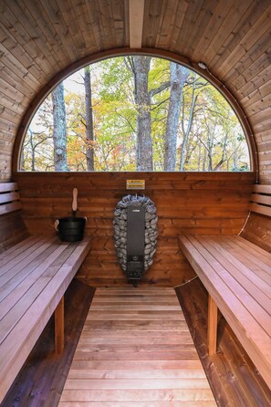 Sauna - Bearfoot Hideaway: 5/3 in Black Mountain, 4+ acres, <5 min. to town. Pets YES!. (Black Mountain)