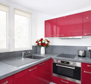 Apartamento, vista para o pátio | Cozinha privada | Máquina de café expresso, chaleira elétrica, torradeira