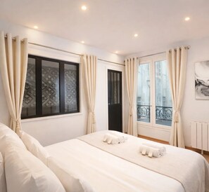 Tabla de planchar con plancha, cuna de viaje y wifi gratis 