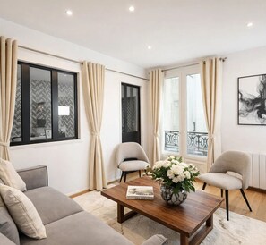 Apartment, Courtyard View | Living area | 80-cm Smart TV with digital channels - 1613 Montmartre (Paris)