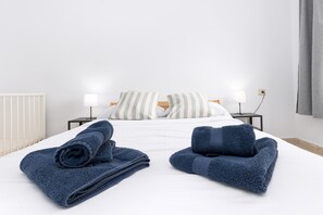 3 chambres, fer et planche à repasser, Wi-Fi, draps fournis