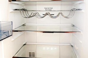 A kitchen with a stainless steel range hood and a built-in ventilation system. - Luxury Central London Balcony 1-bed Apt w/ Parking (London)