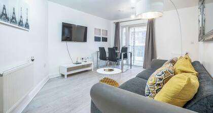 Luxury Central London Balcony 1-bed Apt w/ Parking
